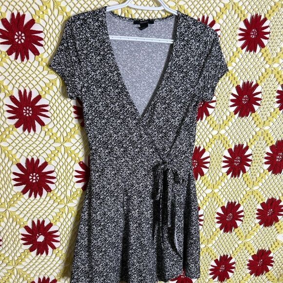 Black Forever 21 Floral Jumsuit M - Picture 6 of 13